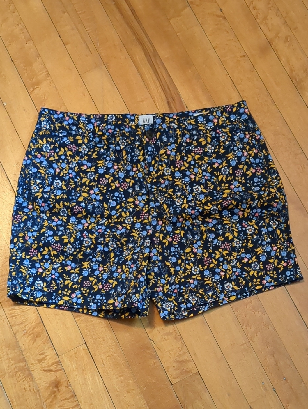 Gap City Short Slash front Back Besom Pockets Flower Print On Navy Size 4